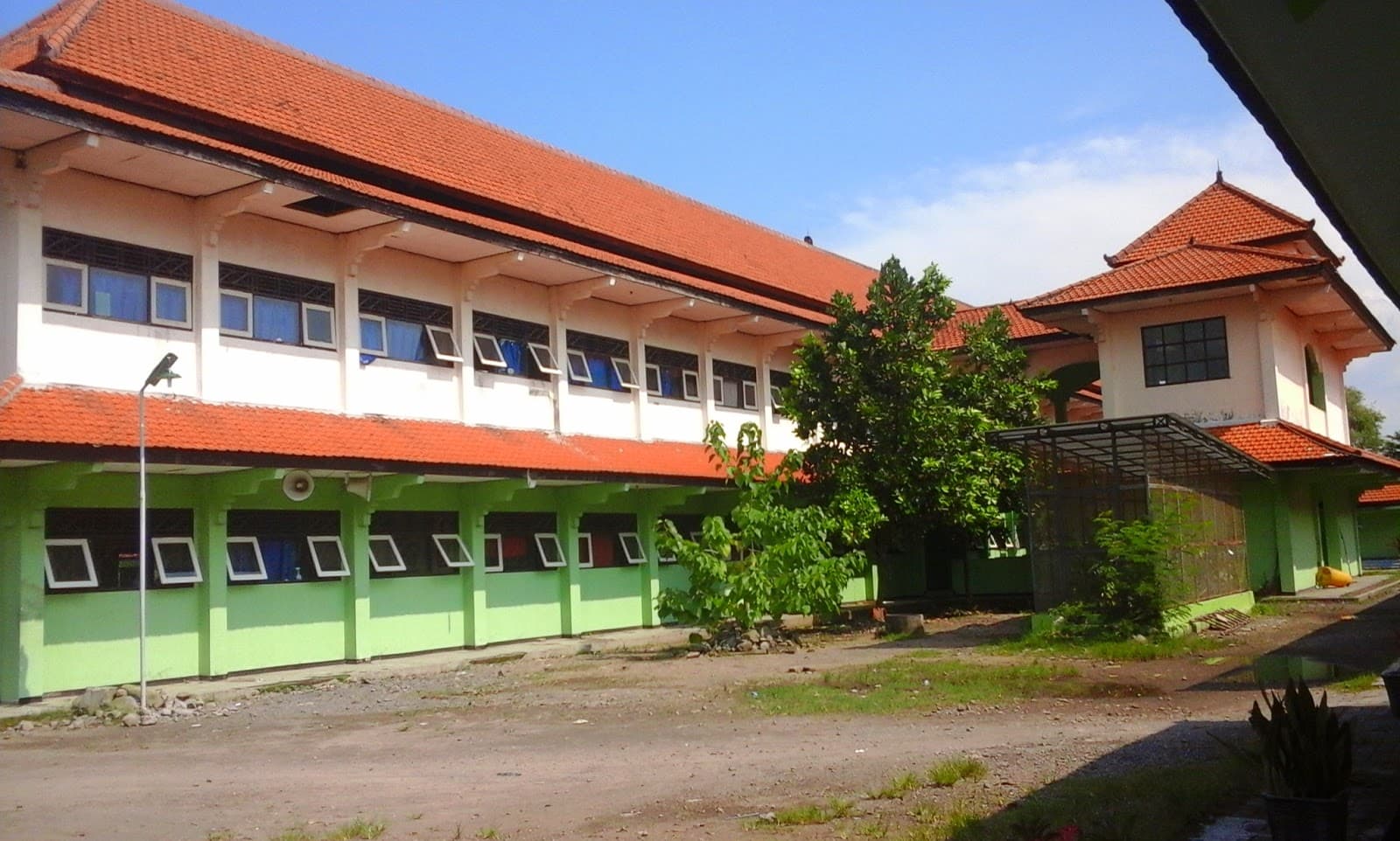 Foto Kepala Sekolah SMA Negeri 1 Tarik